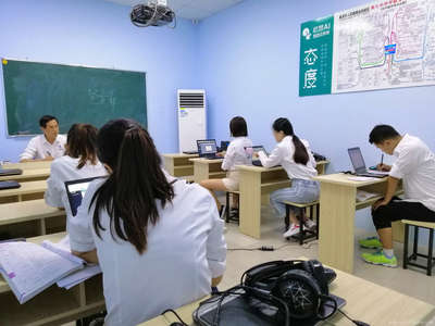 松鼠教育信息咨詢 精準定位，點亮教育前行的燈塔